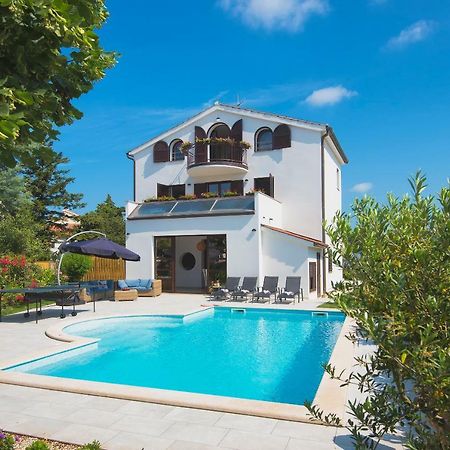 Villa Andrija Family Dream With Heated Pool At The Sea With Beautiful Garden, Outside Cinema And Kids Playground Fažana Exterior foto