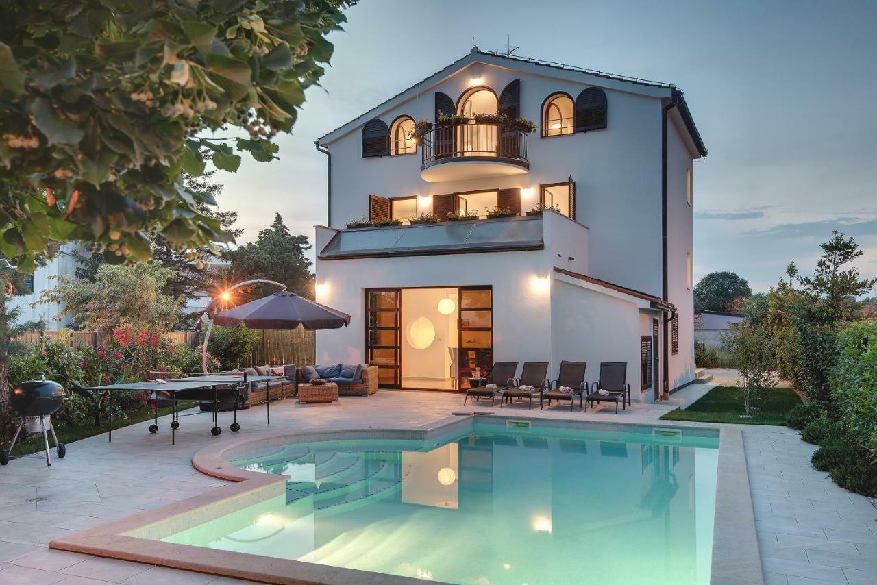 Villa Andrija Family Dream With Heated Pool At The Sea With Beautiful Garden, Outside Cinema And Kids Playground Fažana Exterior foto
